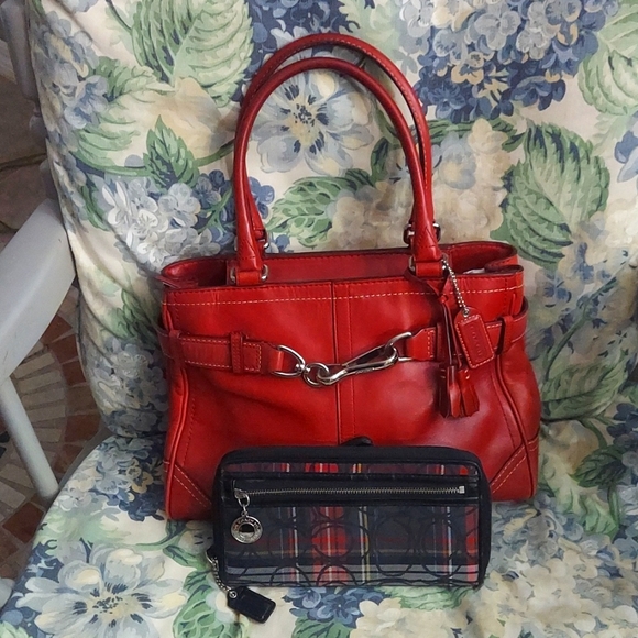 Coach Handbags - COACH Vintage Y2K Leather Hampton 2 Pc Set